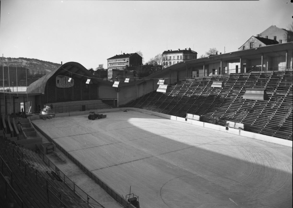 Forfatter Ivar A. Johansen forteller fra sin bok "Kampen om Jordal Amfi"